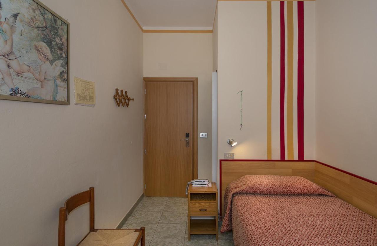 Single Room with Private External Bathroom,1339929698:JPEG